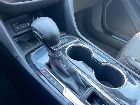 Used 2022 Chevrolet Equinox Premier FWD image 16