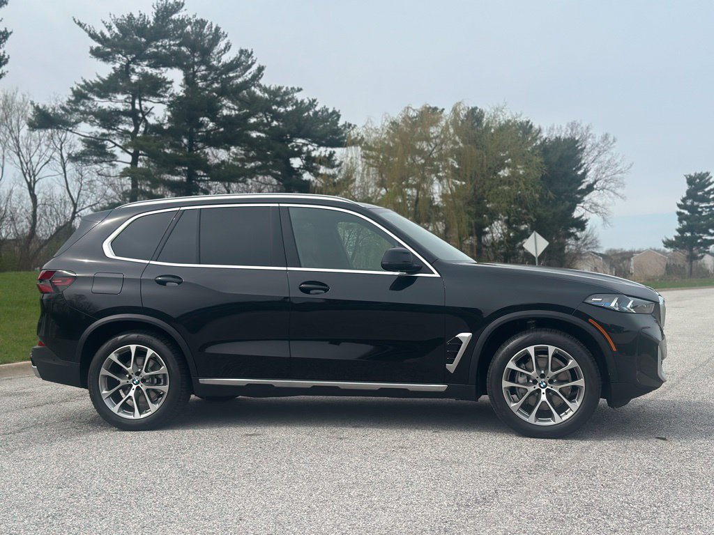 New 2026 BMW X5 xDrive40i w/ Premium Package AWD/4WD image 8