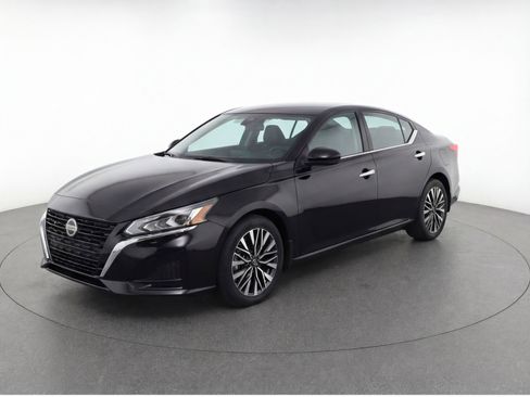 Used 2024 Nissan Altima 2.5 SV image 3
