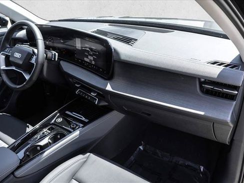 New 2026 Audi Q3 quattro 2.0T AWD/4WD image 24