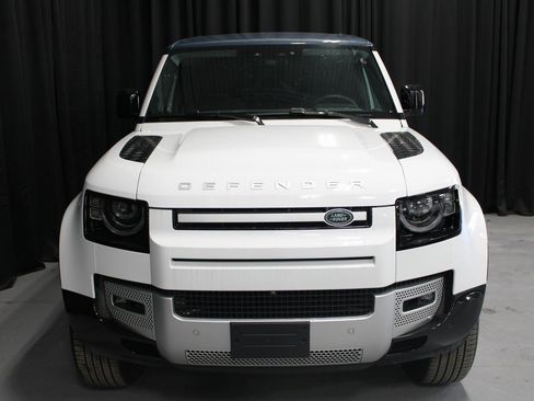 Used 2025 Land Rover Defender 110 S image 7