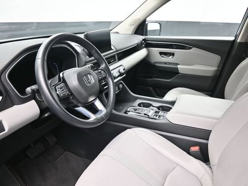 Certified 2023 Honda Pilot Touring image 19