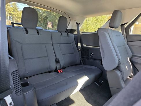 Used 2025 Ford Explorer Active image 27