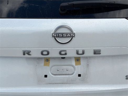 Used 2024 Nissan Rogue SV w/ SV Premium Package image 11