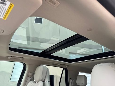 Used 2019 Lincoln Navigator Reserve AWD/4WD image 11