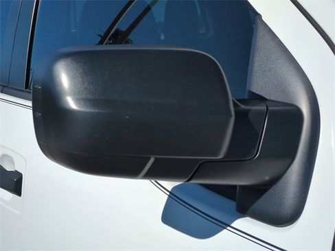 Used 2024 Nissan Titan SV w/ SV Convenience Package image 12