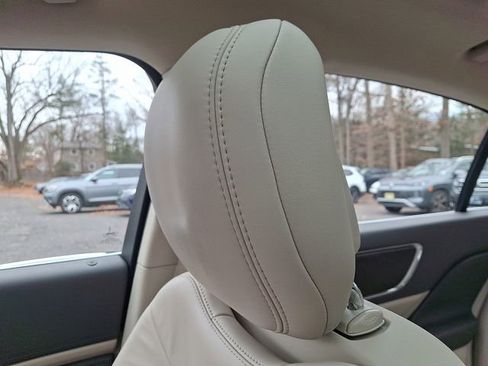 Used 2018 Lincoln Continental Select w/ Continental Climate Package image 17