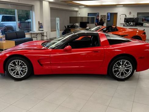 Used 1998 Chevrolet Corvette Coupe w/ Roof Pkg RWD image 6