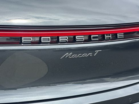 Certified 2026 Porsche Macan AWD/4WD image 32