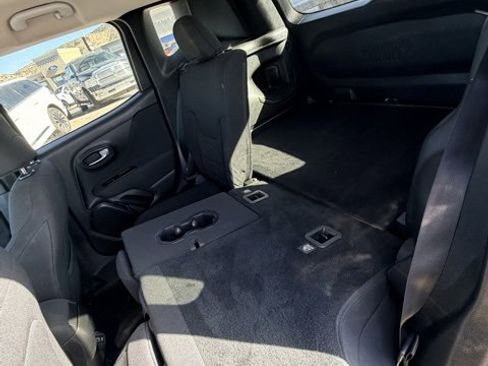 Used 2019 Jeep Renegade Latitude w/ Popular Equipment Group image 6