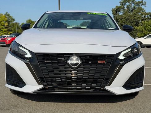 Used 2024 Nissan Altima 2.5 SR FWD image 2
