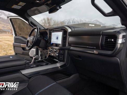 Used 2025 Ford F150 Platinum image 17
