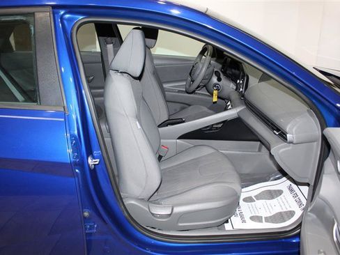 Used 2021 Hyundai Elantra SE FWD image 27