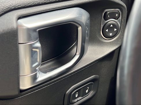 Used 2022 Jeep Wrangler Unlimited Sport AWD/4WD image 18
