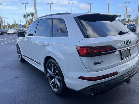Used 2023 Audi SQ7 Prestige w/ Sport Package image 10