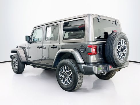 Used 2025 Jeep Wrangler Sahara image 5