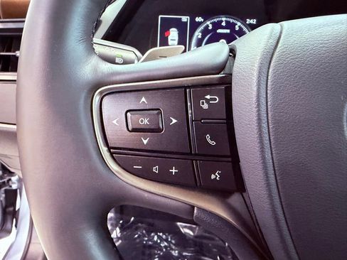 Certified 2022 Lexus ES 350 w/ Premium Package image 20