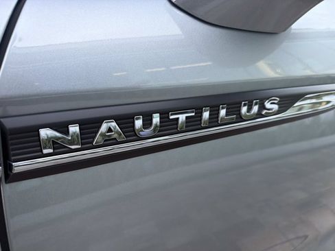 Certified 2022 Lincoln Nautilus FWD w/ Premium Package image 9