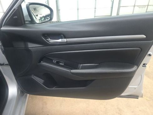 Used 2023 Nissan Altima 2.5 SV FWD image 5
