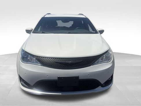 Used 2020 Chrysler Pacifica Touring-L AWD/4WD image 2