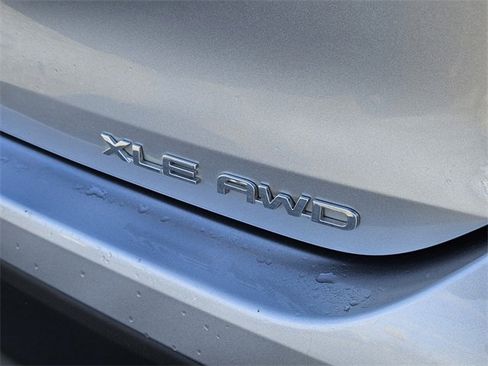 Used 2021 Toyota Highlander XLE image 14