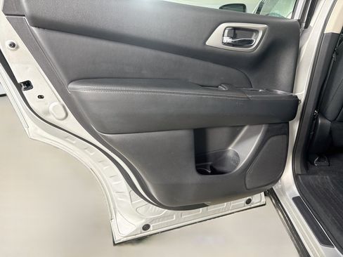 Used 2020 Nissan Pathfinder SV FWD image 26