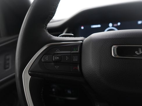 Used 2025 Jeep Grand Cherokee L Limited w/ Luxury Tech Group II image 29