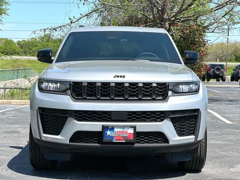 New 2026 Jeep Grand Cherokee Altitude AWD/4WD image 10