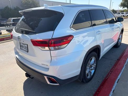 Used 2017 Toyota Highlander Limited FWD image 5
