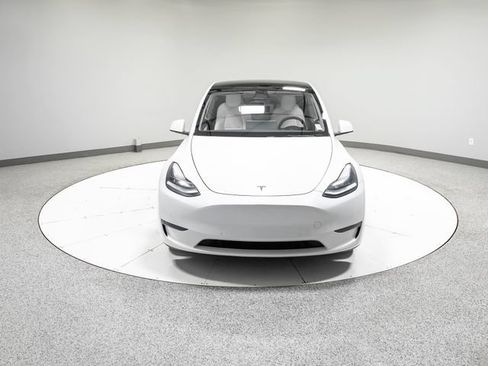 Used 2021 Tesla Model Y Long Range AWD/4WD image 27