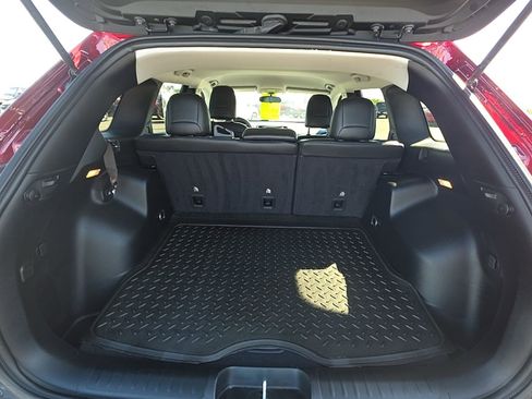 Used 2019 Jeep Cherokee Latitude Plus AWD/4WD image 19