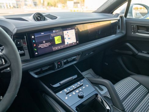 New 2026 Porsche Cayenne GTS image 16