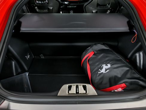 Used 2018 Ferrari 812 Superfast RWD image 15