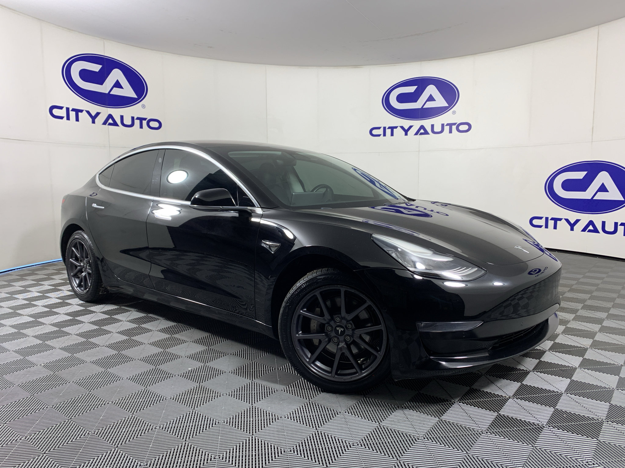 Used 2019 Tesla Model 3 Standard Range Plus RWD image 1