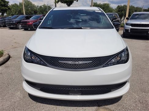 New 2026 Chrysler Voyager LX image 17