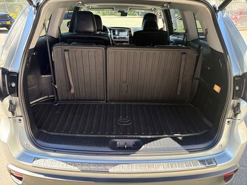 Used 2017 Toyota Highlander XLE AWD/4WD image 13
