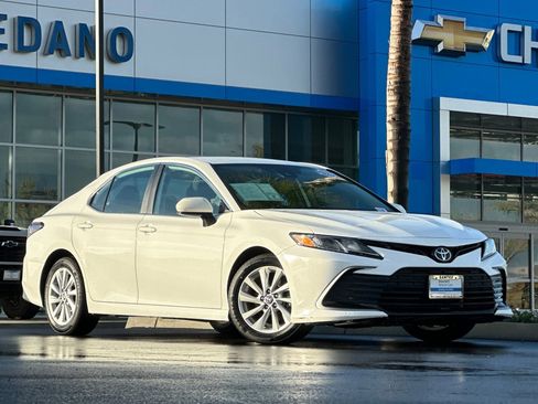 Used 2021 Toyota Camry LE image 2