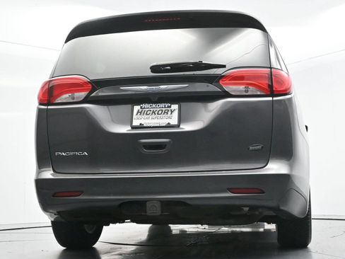 Used 2017 Chrysler Pacifica Touring FWD image 54