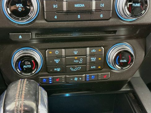 Used 2018 Ford F150 Lariat w/ Equipment Group 502A Luxury AWD/4WD image 18