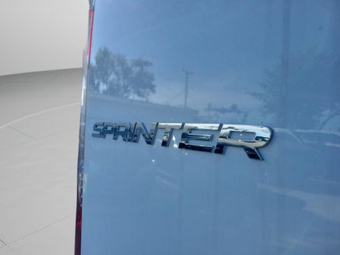 Used 2025 Mercedes-Benz Sprinter 2500 image 32