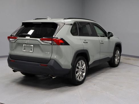 Used 2022 Toyota RAV4 XLE Premium AWD/4WD image 10