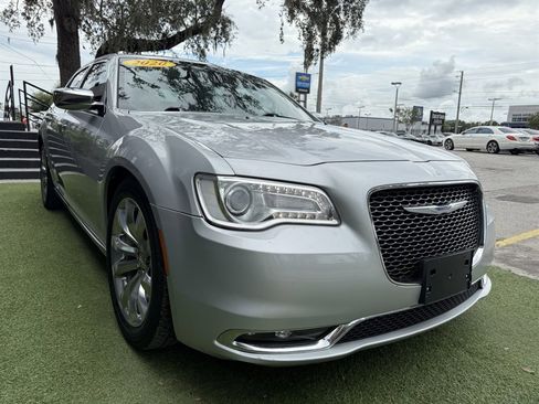 Used 2020 Chrysler 300 Limited image 3