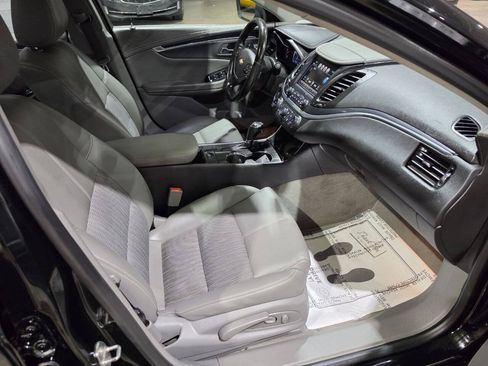 Used 2019 Chevrolet Impala LT FWD image 32