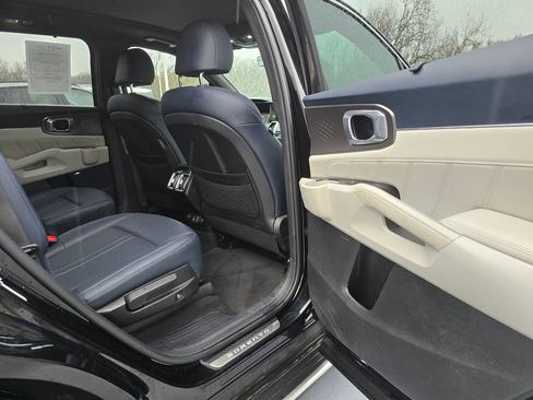 Used 2023 Kia Sorento SX Prestige image 16