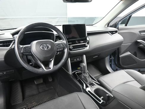 Used 2023 Toyota Corolla Cross XLE image 17