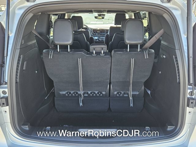 New 2026 Chrysler Pacifica Select w/ S Appearance Package FWD image 13