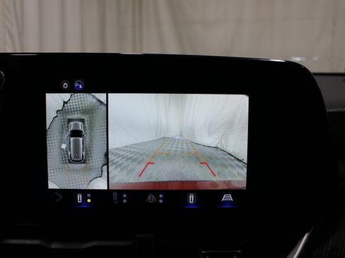 Used 2025 Chevrolet Equinox LT w/ Safety and Technology Package FWD image 16