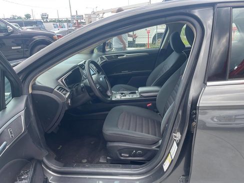 Used 2020 Ford Fusion SE image 5