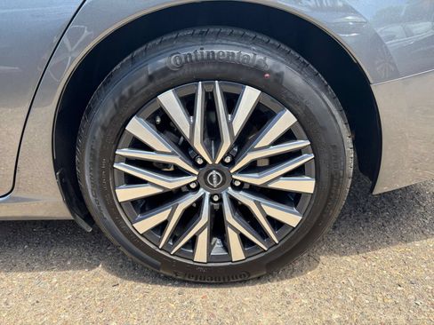 Used 2025 Nissan Altima 2.5 SV FWD image 30