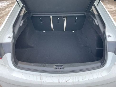 Used 2019 Buick Regal Essence w/ Driver Confidence Package I image 10